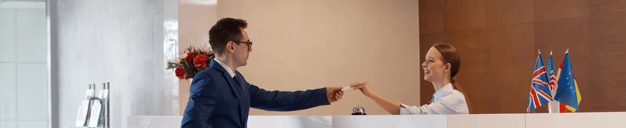 Schermi touch per hospitality e ristorazione